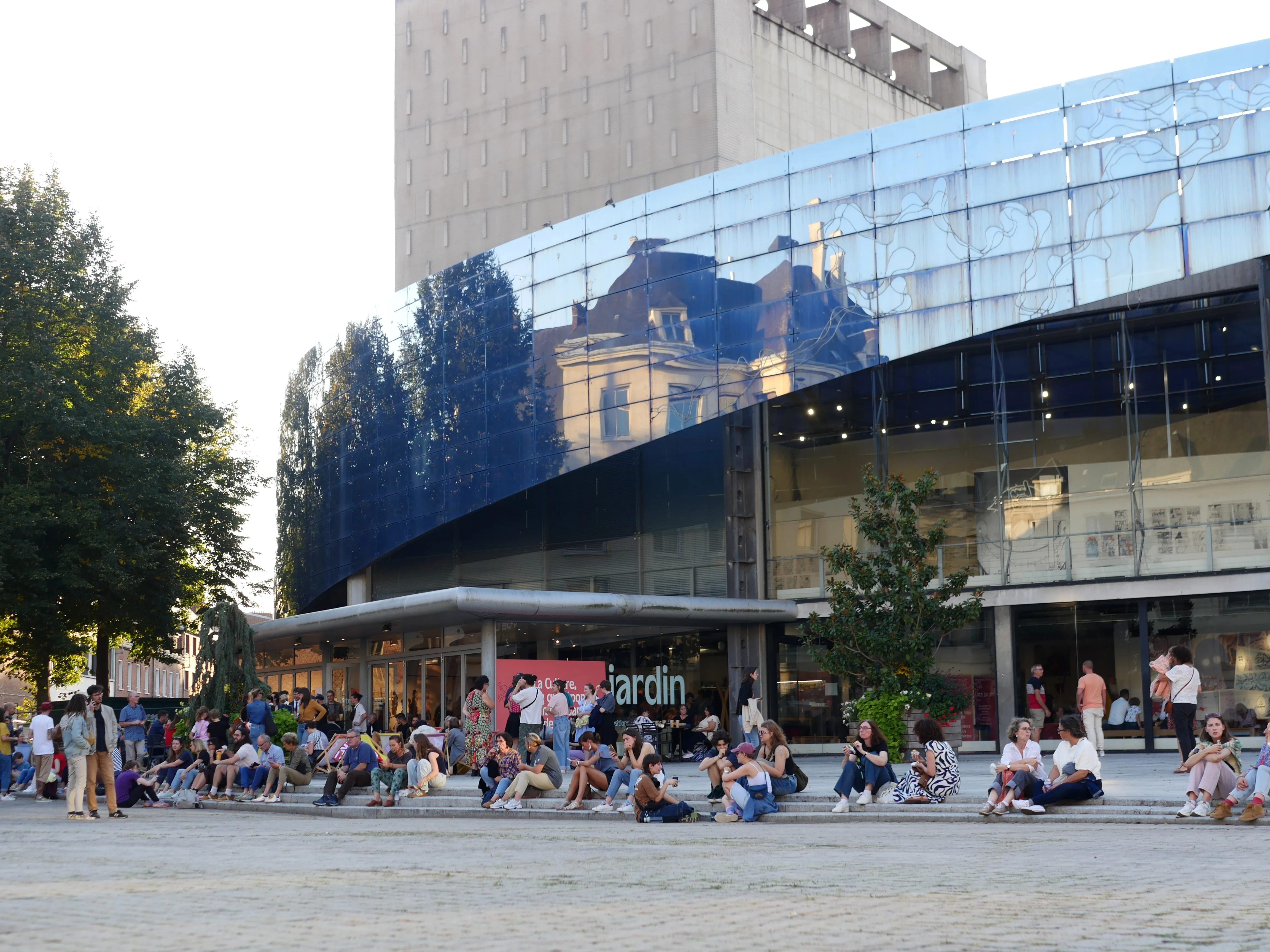 BIENVENUE À LA MAISON