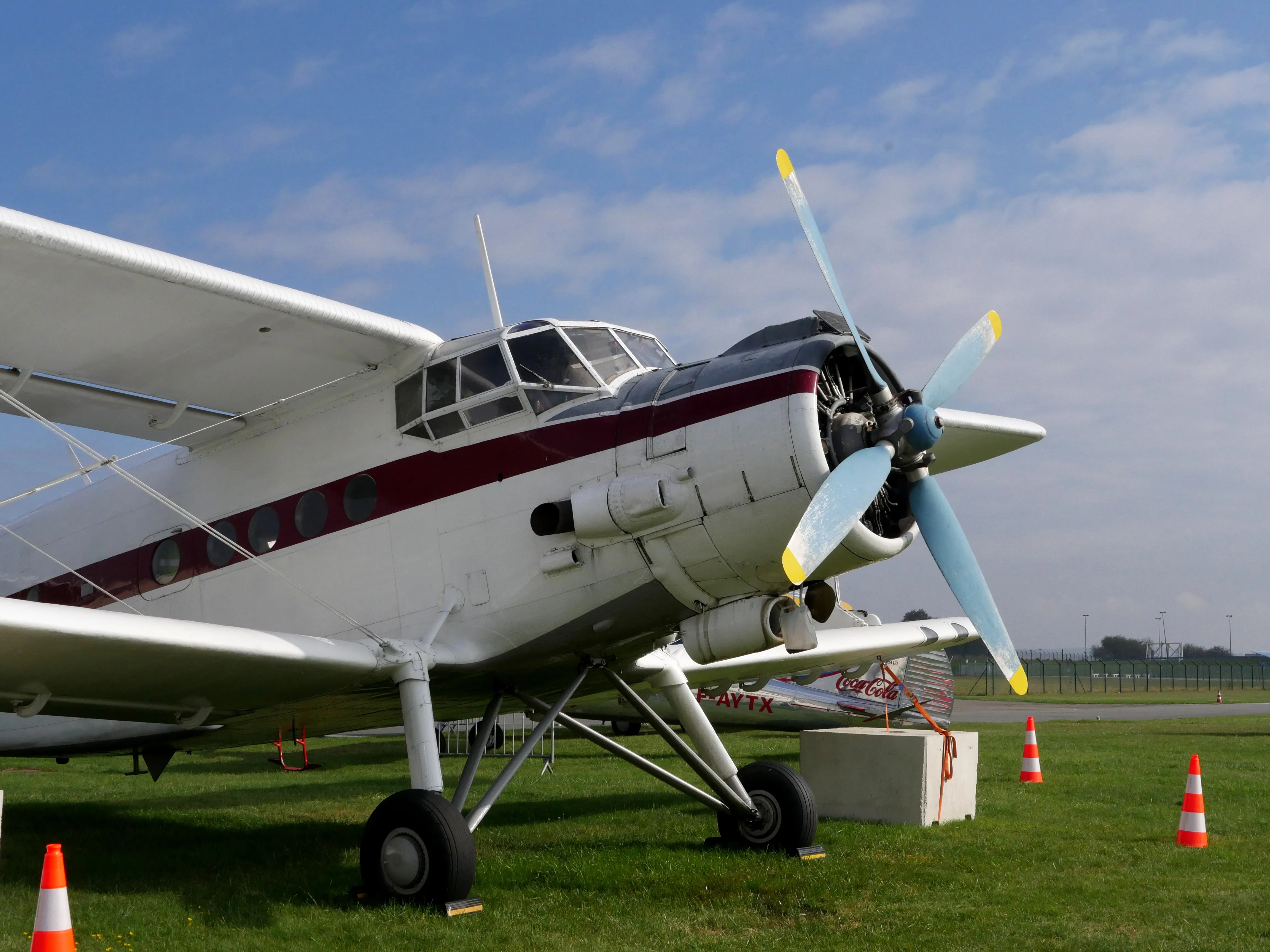 LA TÊTE DANS LES NUAGES