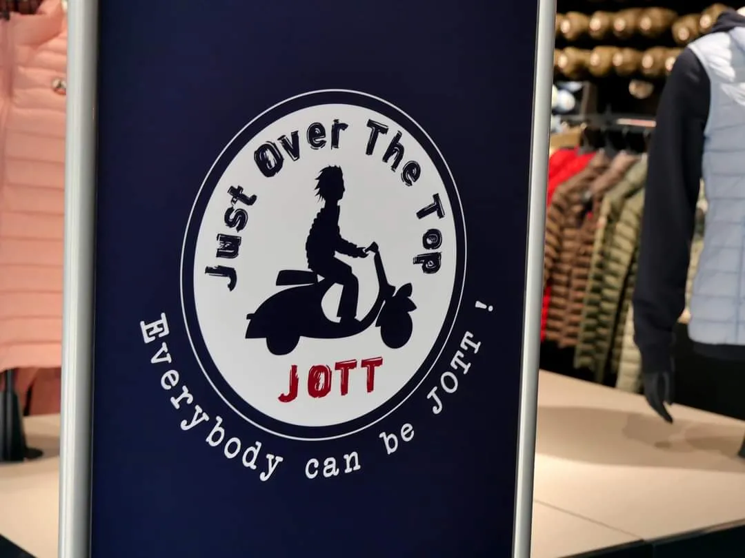 ÇA DÉMÉNAGE CHEZ JOTT