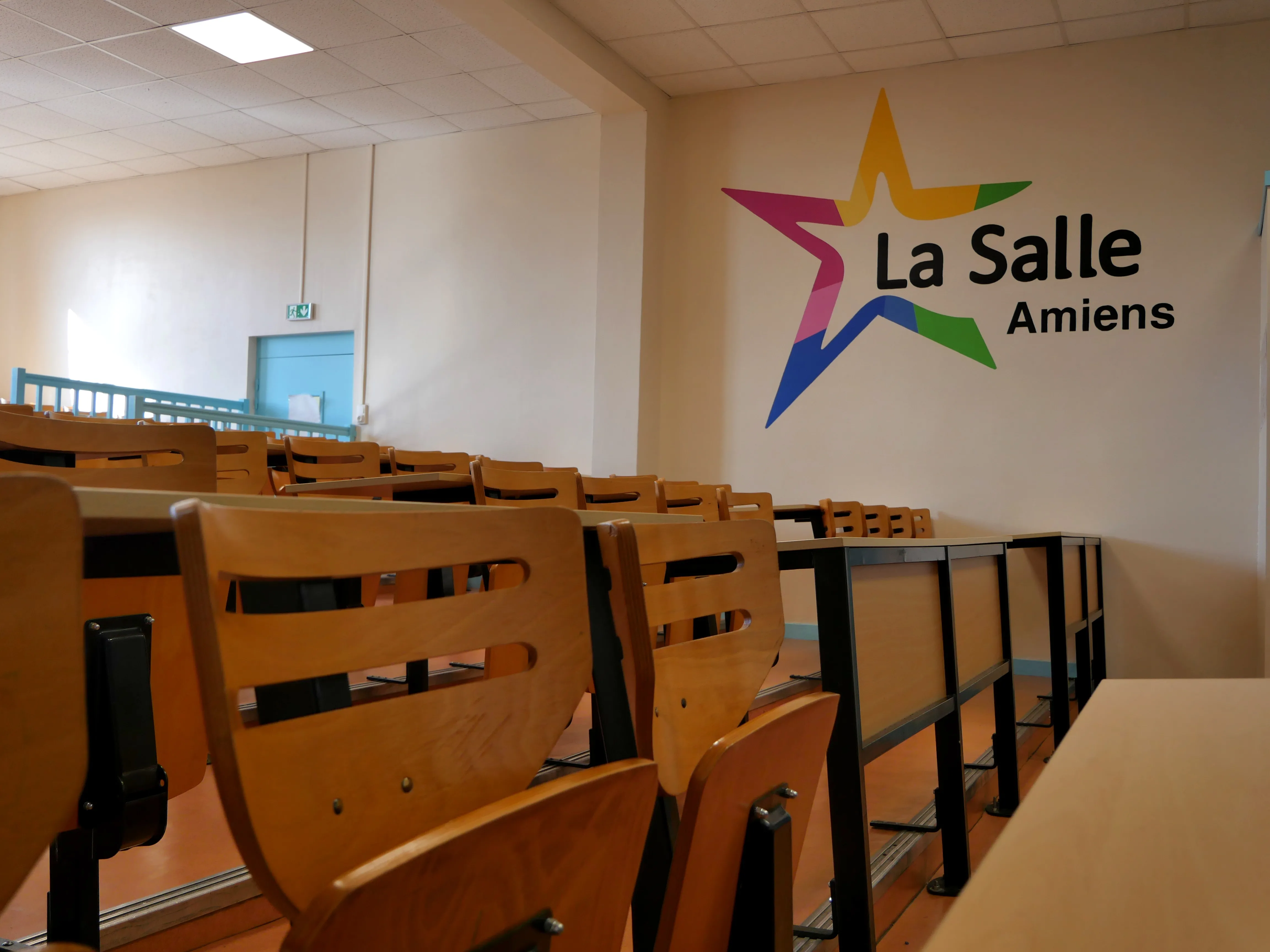 LA SALLE (UNE ÉCOLE) POLYVALENTE